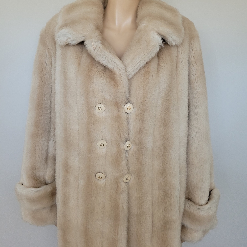 St John, faux fur coat - Picture 2 of 10